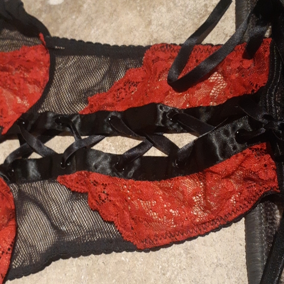 Lingerie - Picture 3 of 4